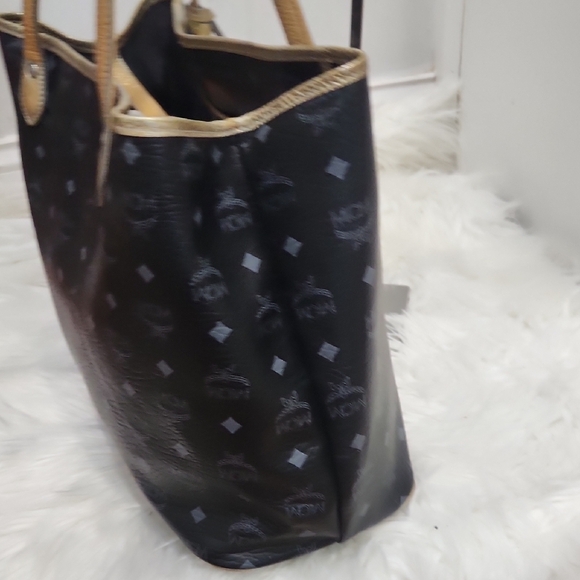 🔹️MCM 🔹️Black Princess Lion Tote Bag With Mcm Tassle Bag Charm - Picture 7 of 14